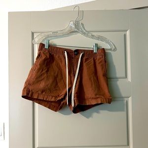 Vuori women’s shorts dark orange